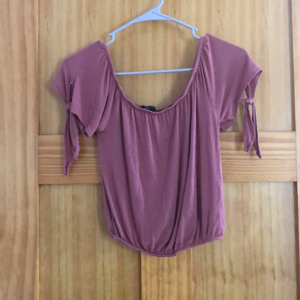 Cute rue21 cropped tee